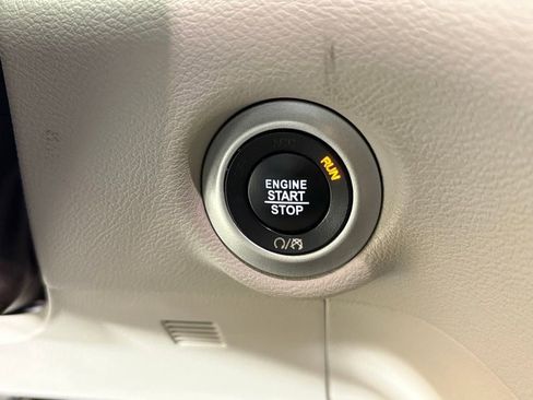 Used 2018 Chrysler Pacifica Touring-L w/ Premium Audio Group image 24