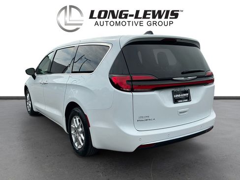 Used 2024 Chrysler Pacifica Touring-L FWD image 4
