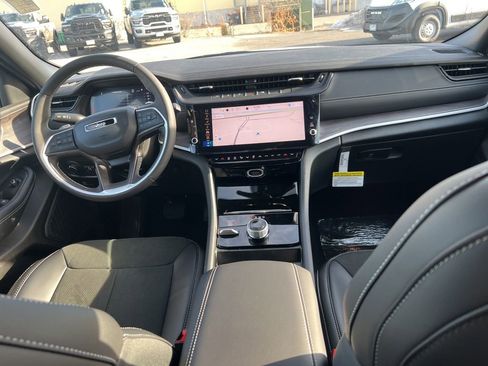 New 2026 Jeep Grand Cherokee Laredo image 15