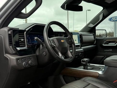 Used 2025 Chevrolet Silverado 1500 High Country image 14