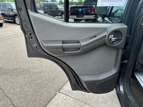 Used 2015 Nissan Xterra S AWD/4WD image 13