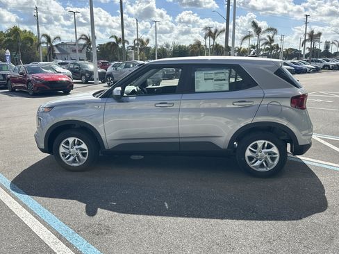 New 2026 Hyundai Venue SE image 10