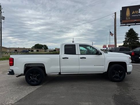Used 2018 Chevrolet Silverado 1500 Custom w/ Custom Convenience Package AWD/4WD image 35