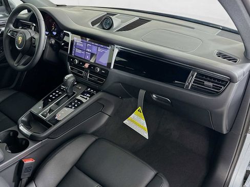 New 2026 Porsche Macan image 30
