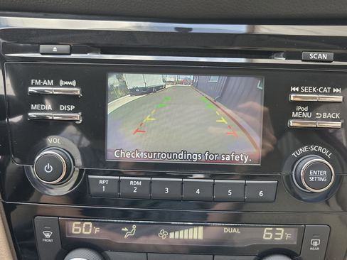 Used 2017 Nissan Rogue SV image 13