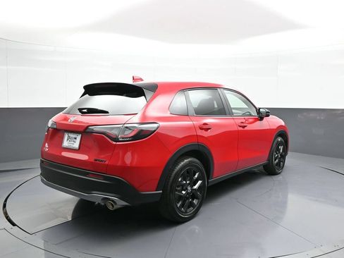 Certified 2025 Honda HR-V Sport image 6