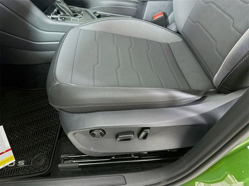 New 2026 Volkswagen Taos SE image 9