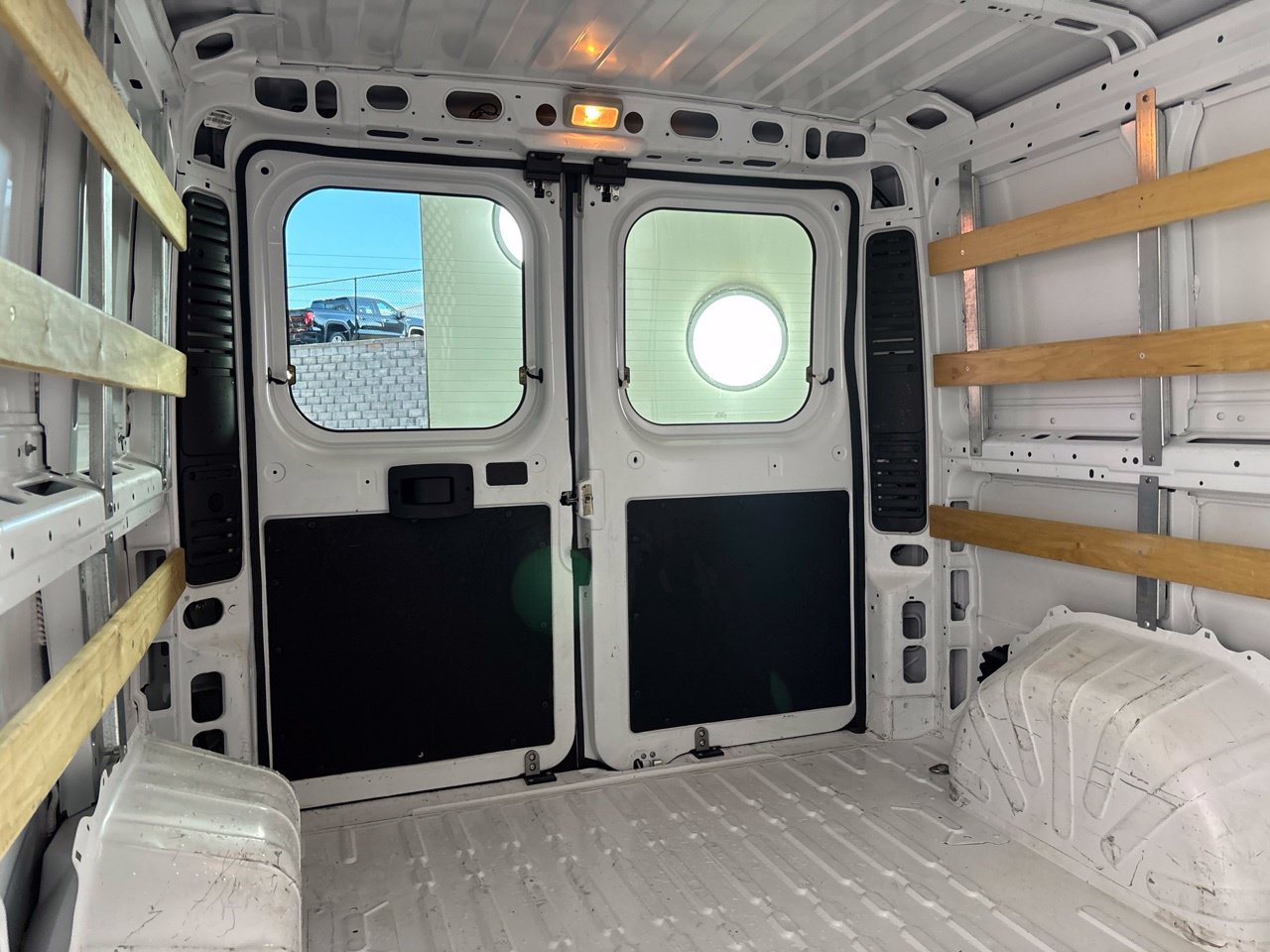 Used 2025 RAM ProMaster 2500 w/ U-Haul Equipment Group FWD image 23