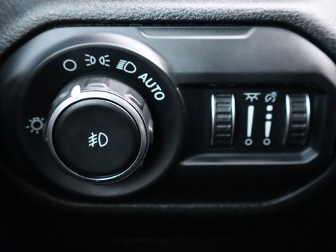 Used 2018 Jeep Wrangler Unlimited Sahara w/ Dual Top Group image 29