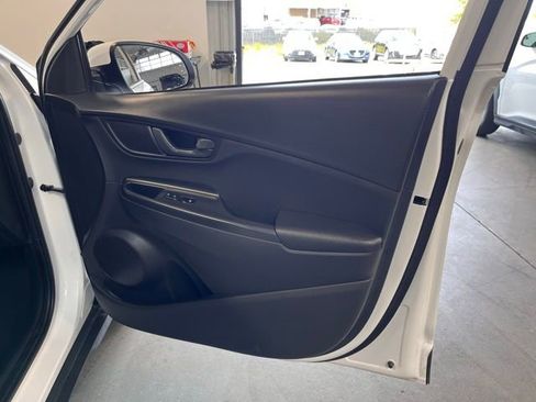 Used 2023 Hyundai Kona SE image 12