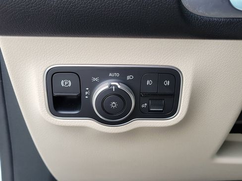 Certified 2022 Mercedes-Benz GLB 250 image 22