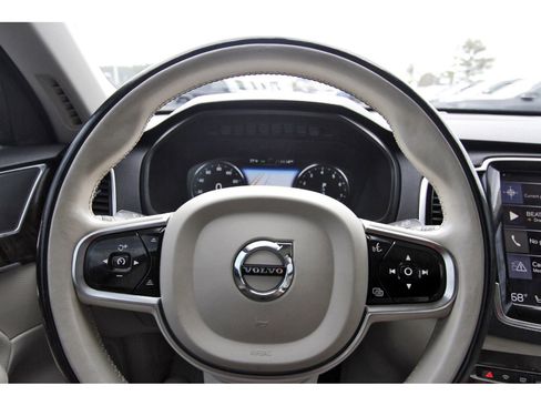 Used 2016 Volvo XC90 T6 Momentum w/ Momentum Plus Package image 16