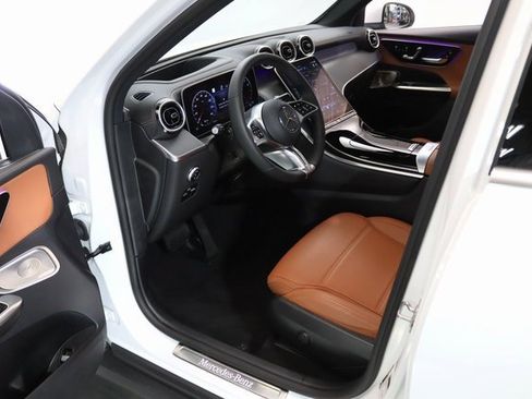 Used 2024 Mercedes-Benz GLC 300 4MATIC w/ Driver Assistance Package image 21