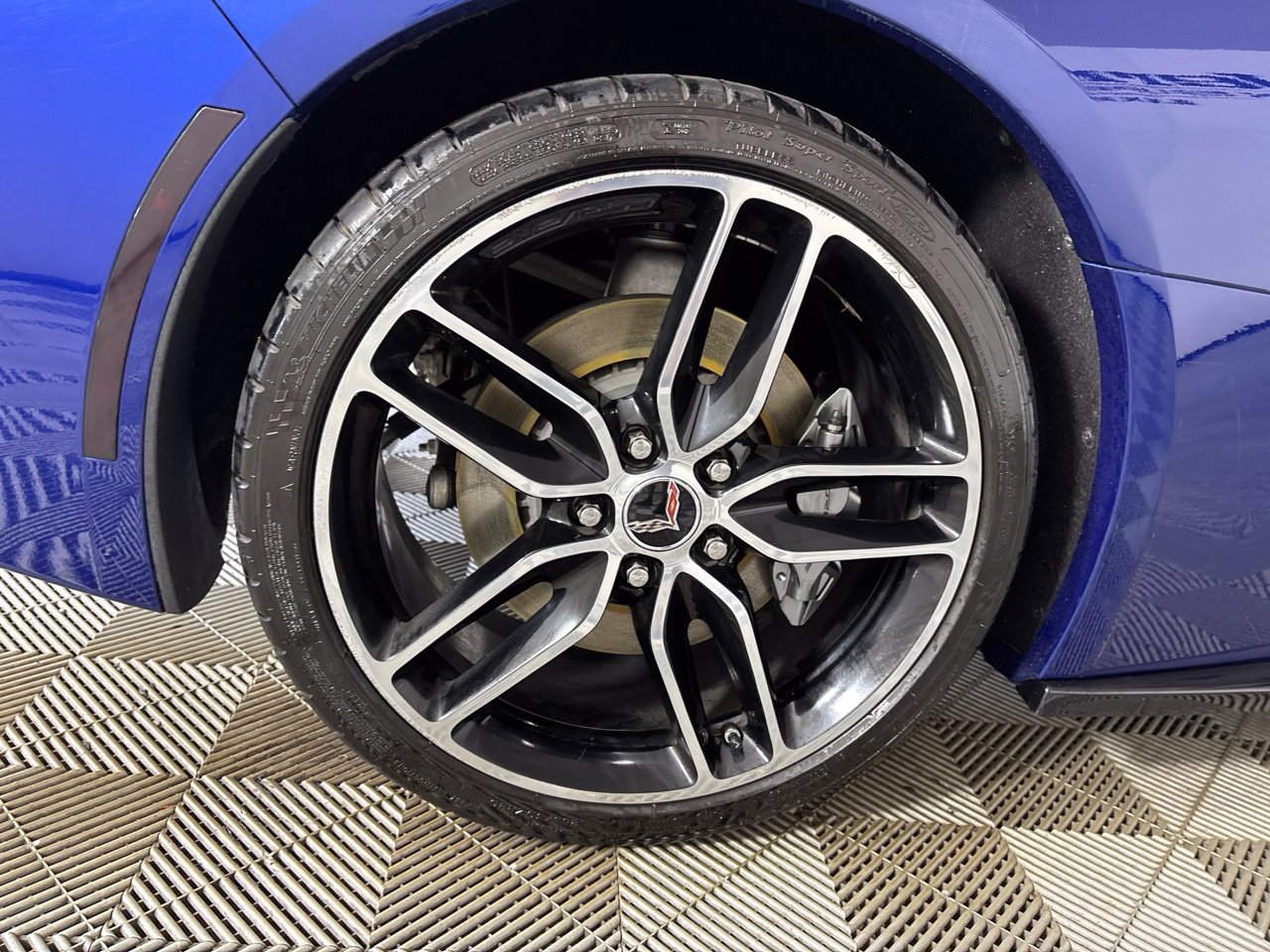 Used 2017 Chevrolet Corvette Stingray Coupe w/ 1LT RWD image 25