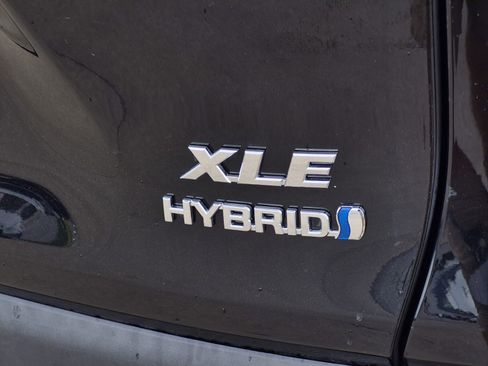 Used 2019 Toyota RAV4 XLE image 10