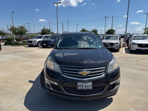 Used 2017 Chevrolet Traverse LT FWD image 3