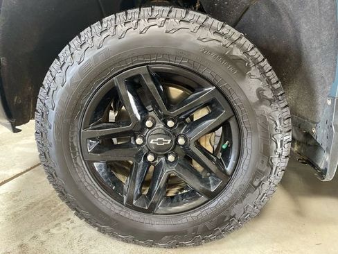 Used 2025 Chevrolet Silverado 1500 Custom Trail Boss AWD/4WD image 10