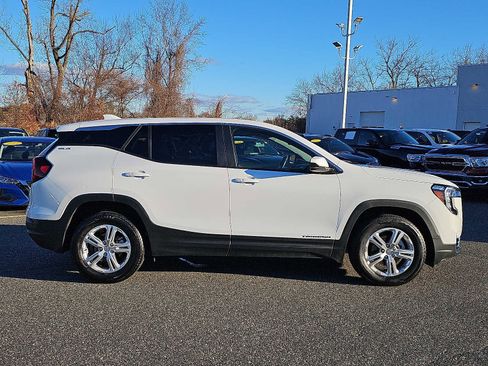 Used 2024 GMC Terrain SLE image 7