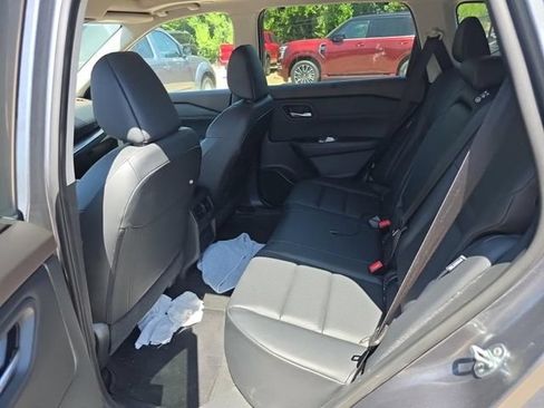 Used 2023 Nissan Rogue SV w/ SV Premium B Package FWD image 9
