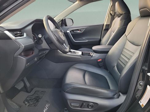 Used 2021 Toyota RAV4 Limited image 15
