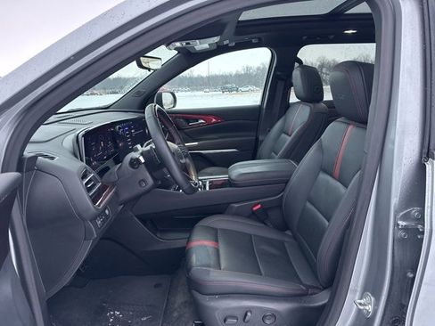 Used 2024 Chevrolet Traverse RS image 10