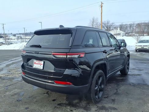 Used 2024 Jeep Grand Cherokee Altitude AWD/4WD image 5