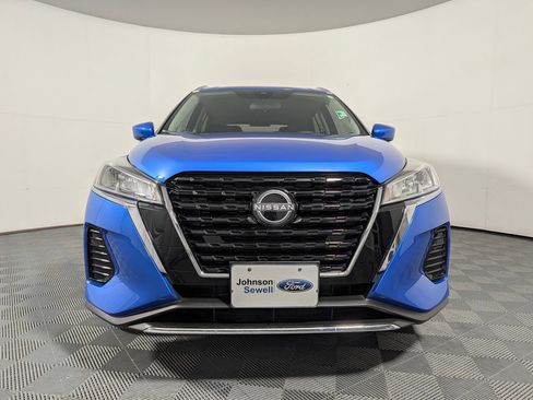 Used 2024 Nissan Kicks SV FWD image 3