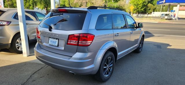 Used 2018 Dodge Journey SE FWD image 3