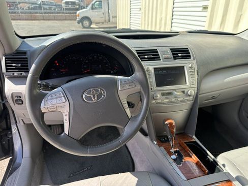 Used 2010 Toyota Camry SE FWD image 6