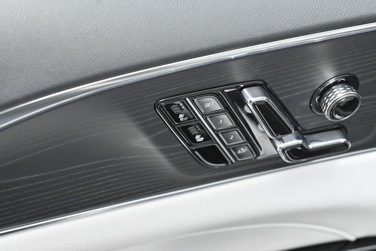 Used 2024 Cadillac Lyriq Luxury AWD/4WD image 12
