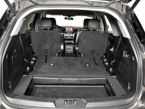 Used 2020 Ford Explorer XLT w/ Equipment Group 202A image 26