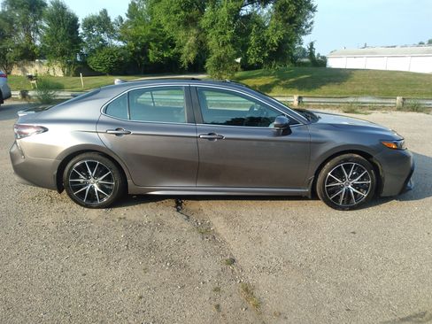 Used 2024 Toyota Camry SE FWD image 2