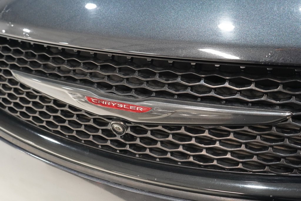 Used 2020 Chrysler Pacifica Limited w/ Quick Order Package 27H Red S FWD image 9