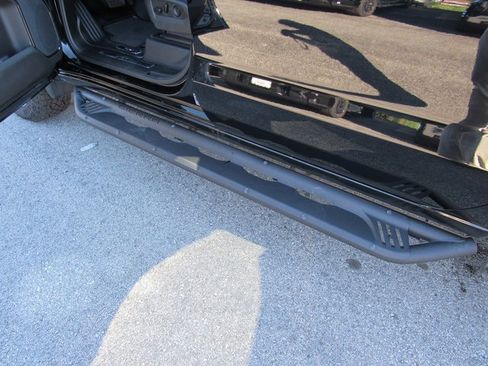 Used 2024 GMC Sierra 1500 AT4 w/ Technology Package image 10