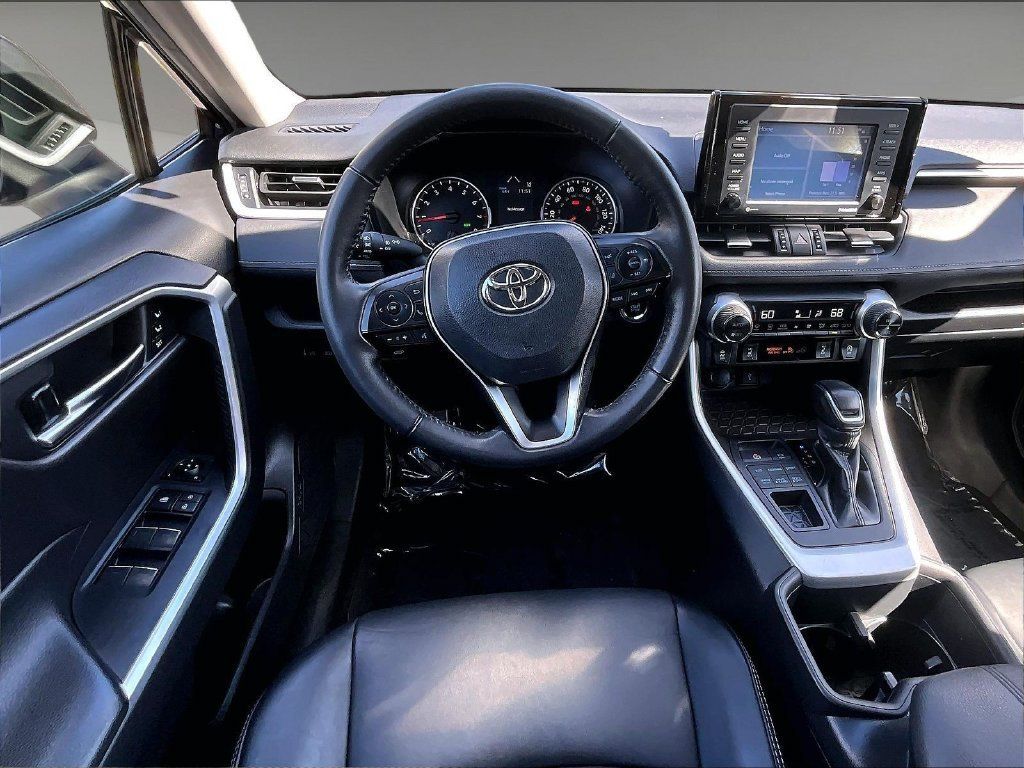 Used 2022 Toyota RAV4 XLE Premium AWD/4WD image 17