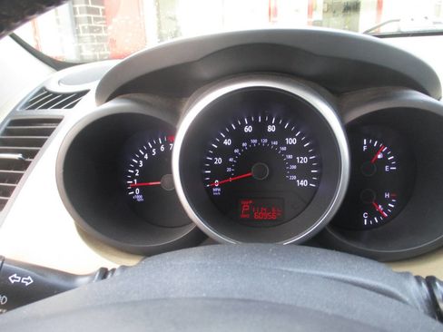 Used 2013 Kia Soul ! FWD image 23