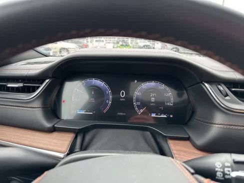 Used 2025 Jeep Grand Cherokee Summit w/ Obsidian Package image 12