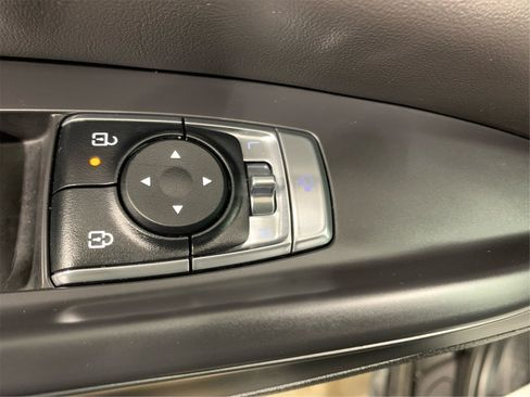 Used 2025 Kia Carnival SX Prestige image 31