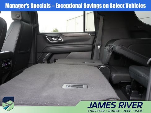 Used 2024 Chevrolet Suburban LT AWD/4WD image 19