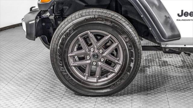 Used 2025 Jeep Gladiator Sport AWD/4WD image 31