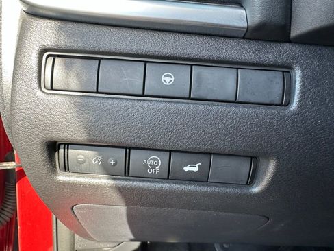 Used 2024 Nissan Rogue SV AWD/4WD image 13