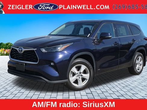 Used 2022 Toyota Highlander LE AWD/4WD image 1