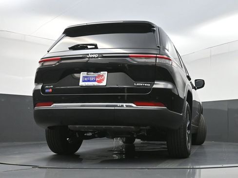 Used 2023 Jeep Grand Cherokee Limited AWD/4WD image 37