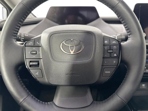 Certified 2025 Toyota Prius XLE FWD image 17