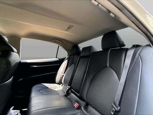 Used 2019 Toyota Camry XSE FWD image 19