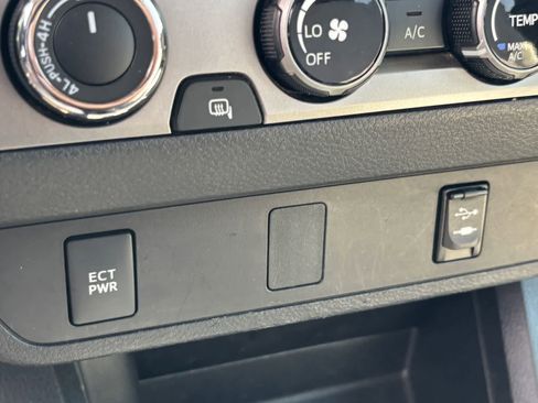 Used 2017 Toyota Tacoma SR5 w/ Tow Package image 14