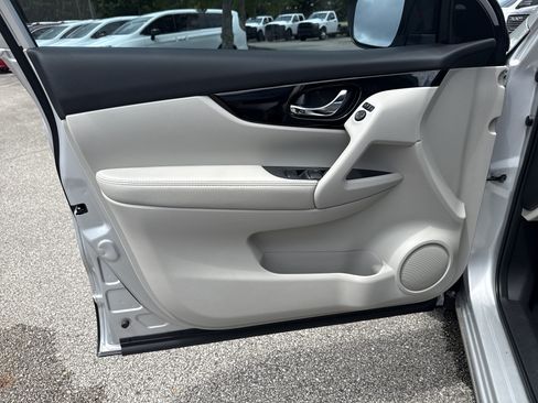 Used 2021 Nissan Rogue Sport SL FWD image 10