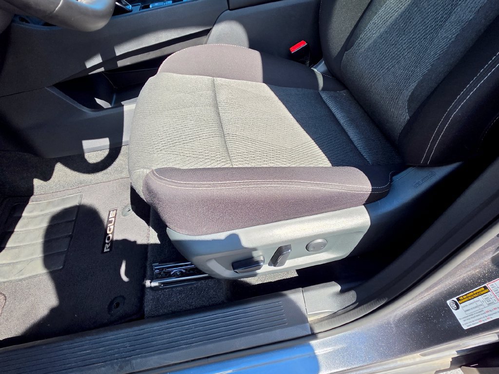 Certified 2026 Nissan Rogue SV FWD image 15