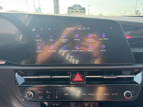 New 2025 Kia Niro EX Touring image 32