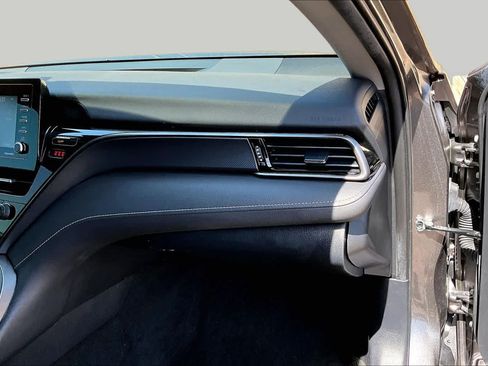 Used 2021 Toyota Camry SE FWD image 19